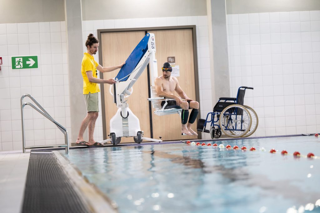 Accès PMR à la Piscine de Spa