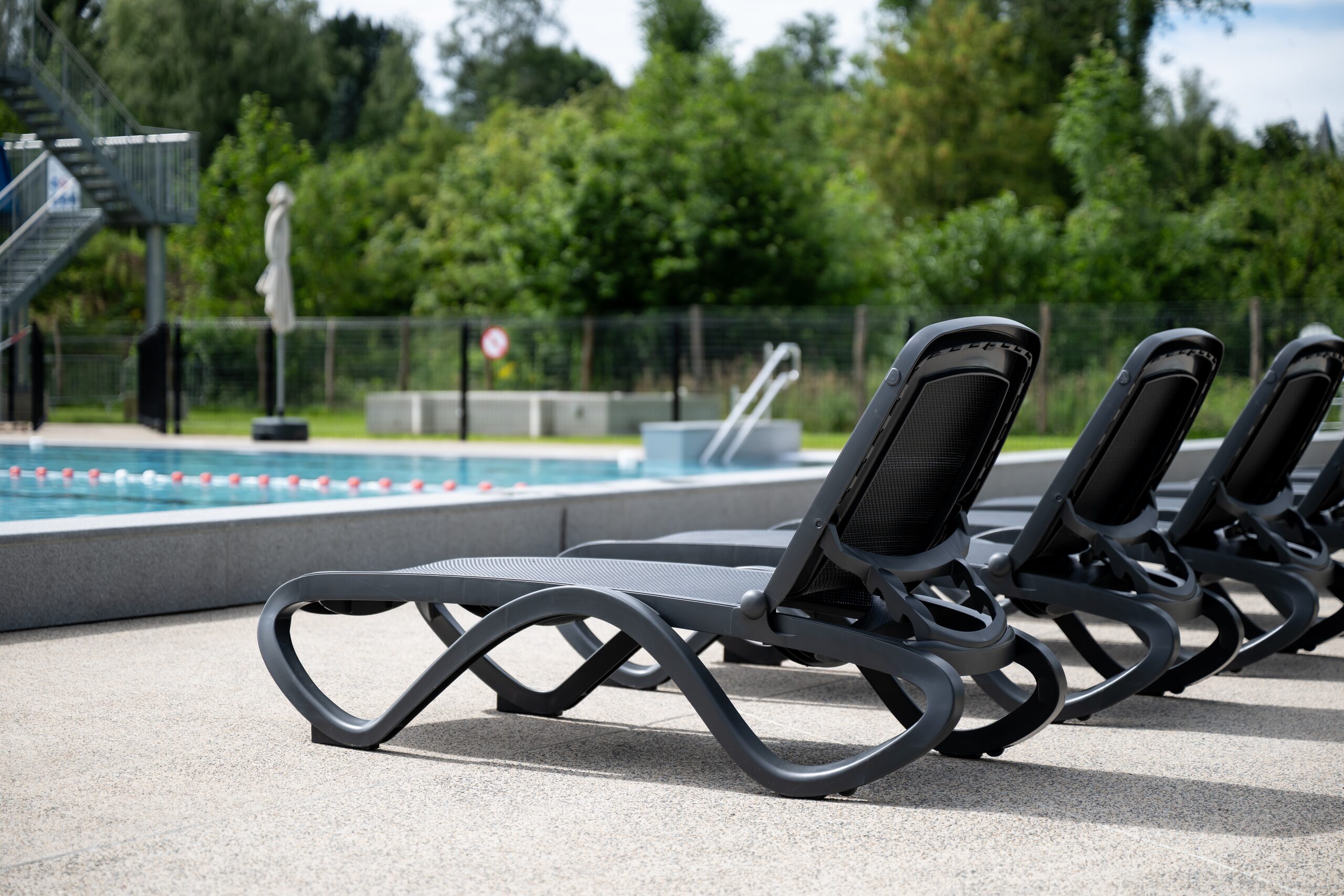 Terrasse plein sud de la Piscine de Spa